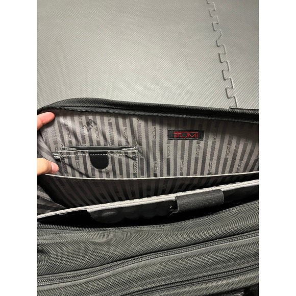 Tumi Alpha 26060d4 Black‎ Expandable Briefcase Messenger Laptop Bag - Picture 11 of 14